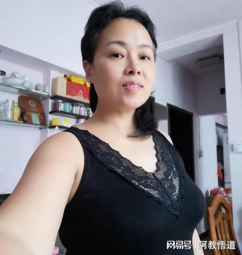 怎么卸妆最好用 告诉你卸妆只需简单两步 怎么卸妆最好用 告诉你卸妆只需简单两步