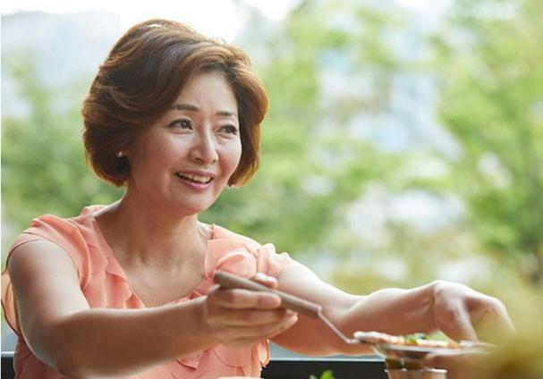 严宽的老婆是不是杜若溪 严宽的老婆是不是杜若溪