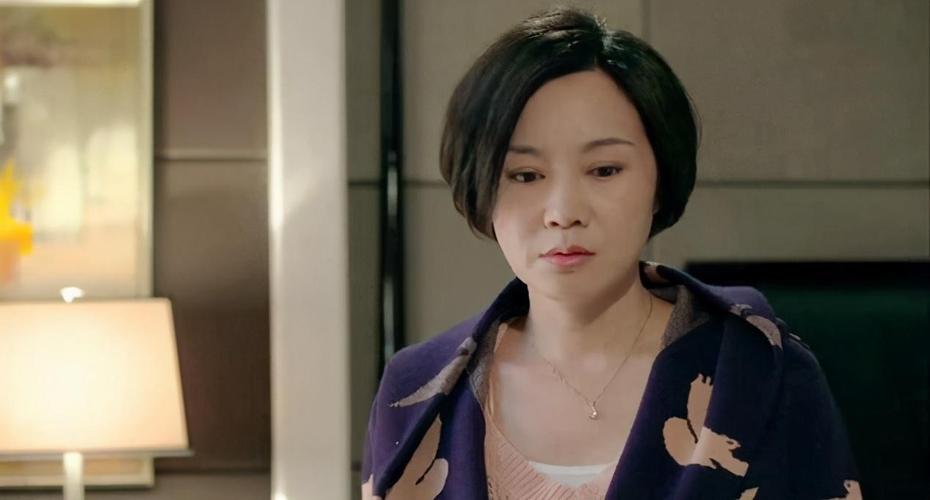 女性胸口正中间痛怎么回事 女性胸口正中间痛怎么回事