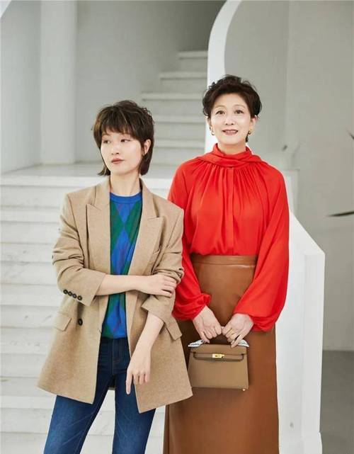 右手中指成黄白色并发麻怎么回事 右手中指成黄白色并发麻怎么回事