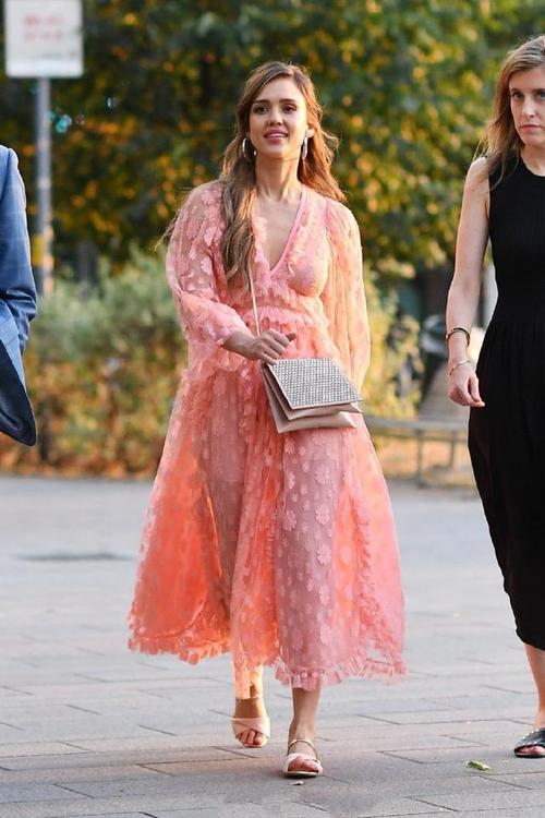 突然头晕目眩站不稳是什么原因引起 突然头晕目眩站不稳是什么原因引起