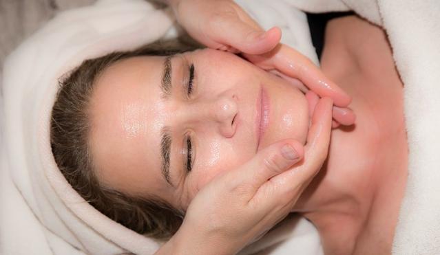 左右肋骨疼什么原因 左右肋骨疼什么原因