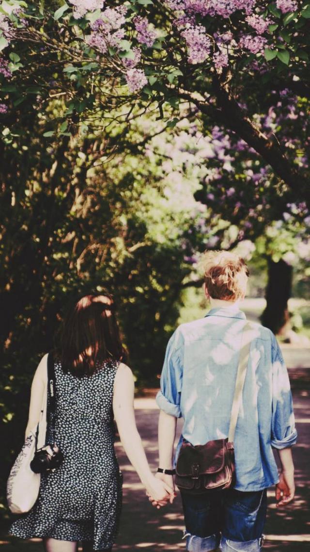 指甲盖空了一半是什么原因 指甲盖空了一半是什么原因