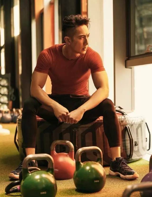 美国一浣熊贪杯 醉倒在酒铺卫生间 美国一浣熊贪杯 醉倒在酒铺卫生间