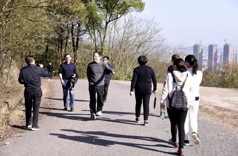 ����轿����ӻ�˥����