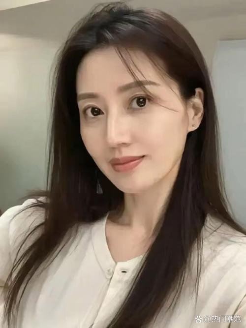 牙根发黑是怎么回事 牙根发黑是怎么回事