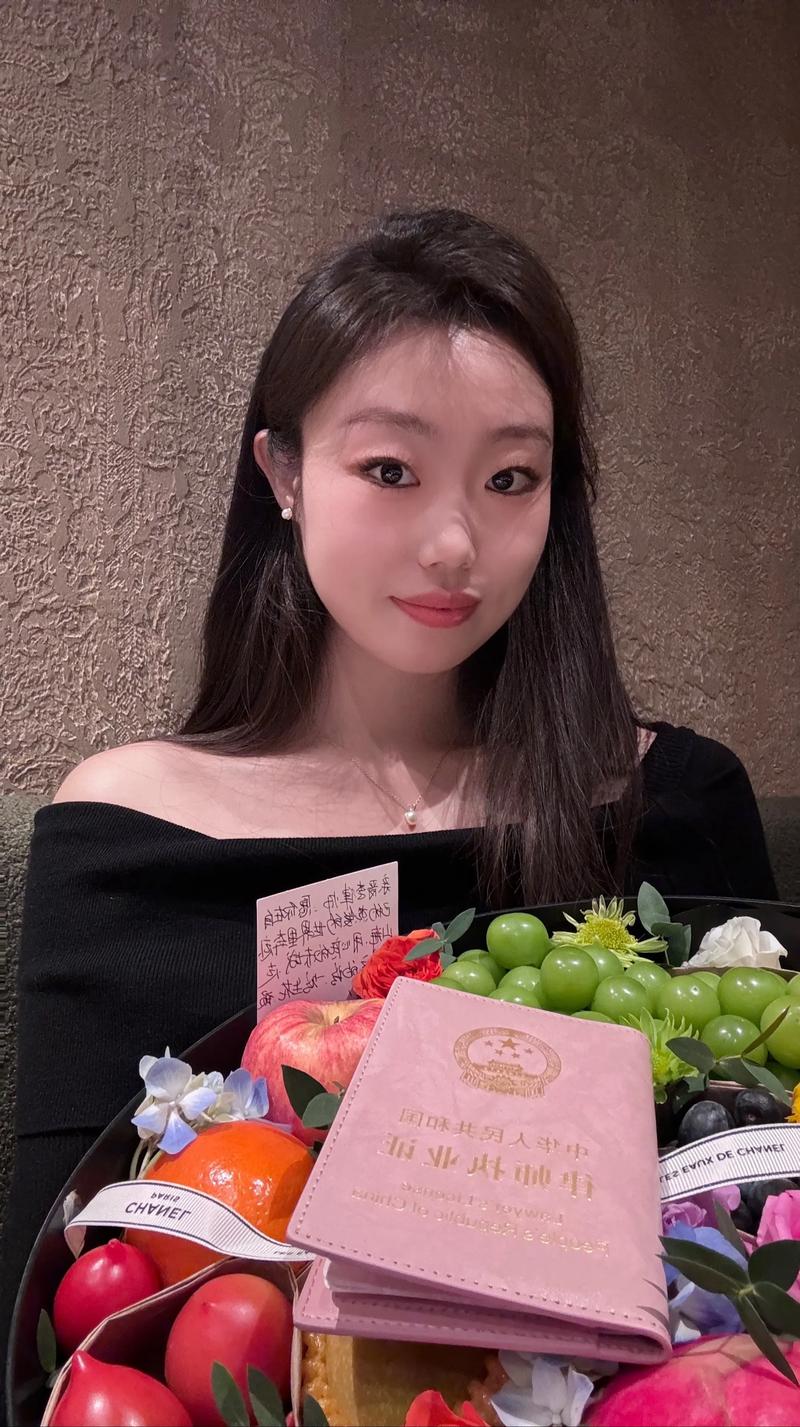 100万能睡到的女明星 100万能睡到的女明星