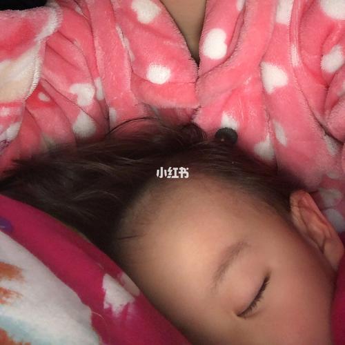 左肩胛骨处疼痛咋回事 左肩胛骨处疼痛咋回事